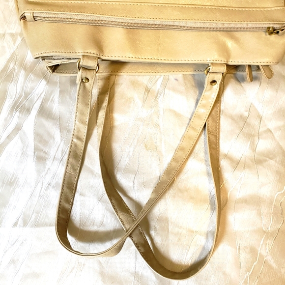 Collection leather shoulder bag - Picture 8 of 11